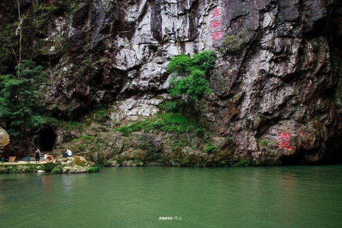 兄弟7人阵亡6个,连同父母,指导员为他写8块灵牌,全连一起祭奠